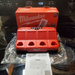 Milwaukee M12 Battery Sequential Charger Brand New Hablo Español 