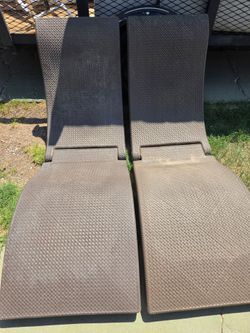 Set of 2 Outdoor Wicker Chaise Lounge Chairs