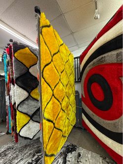 Yellow Shag Area Rug with Geometric Pattern