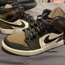 Wmns Air Jordan 1 Mid Se “ Olive Toe” 