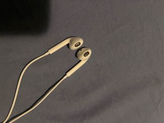 23% DISCOUNT Apple Wired EarPods with Lightning Connector