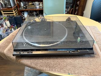 Up for sale is a vintage Technics SL-BD22 Frequency Generator (FG) Servo Automatic Turntable System in solid condition. Built in Japan, this reliable