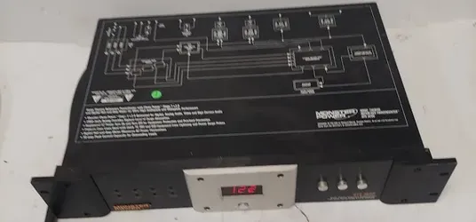 Monster Power HTS 3600 MK2  (Home Theater Reference PowerCenter)