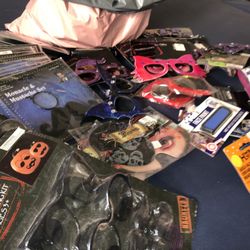 LAST MINUTE HALLOWEEN $1 EACH ITEM GRAB BAGS NEW NIB GLASSES, Kits, Paint, Etc