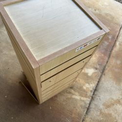 FixtureDisplay 4-Sided Slatwall Counter Spinner Display Rack 