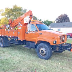 Bucket Truck (2001 Chevrolet C7h042)