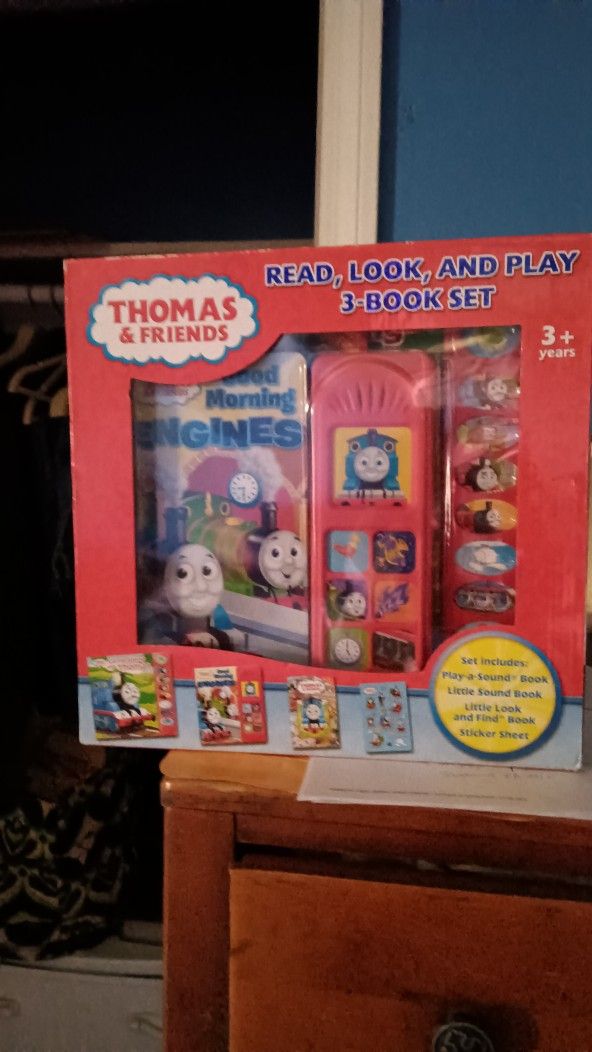 New Read, Look And Play Books Thomas