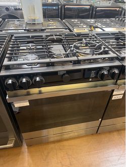 Samsung Bespoke 30” gas range with smart oven