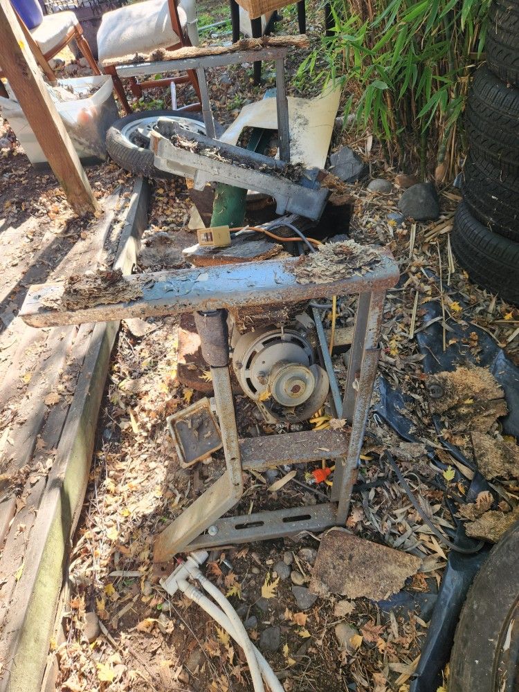 Vintage Industrial workbench base heavy duty metal base for sewing table desk workbench
This is a great heavy duty metal base for a desk workbench