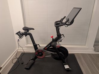 2021 Peloton Bike 2nd Gen Excellent Condition Low Usage 0-50 Rides - Palm Desert, CA