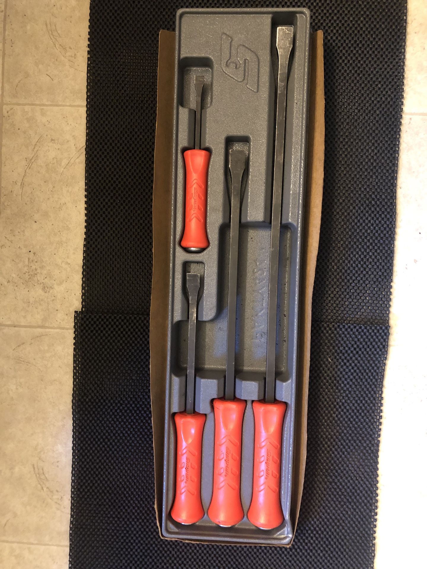 SnapOn 4 Pc Striking prybar set Orange for Sale in Bellevue, WA OfferUp