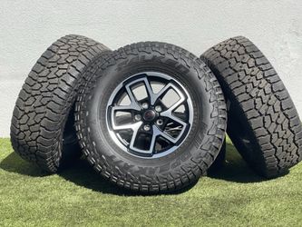 New 17" Gladiator Wrangler Jeep Wheels 5x127 Rims 33" A/T Tires Falken Wildpeak 285/70R17 Sahara 4xe