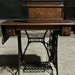Vintage 1915 Singer Sewing Machine 