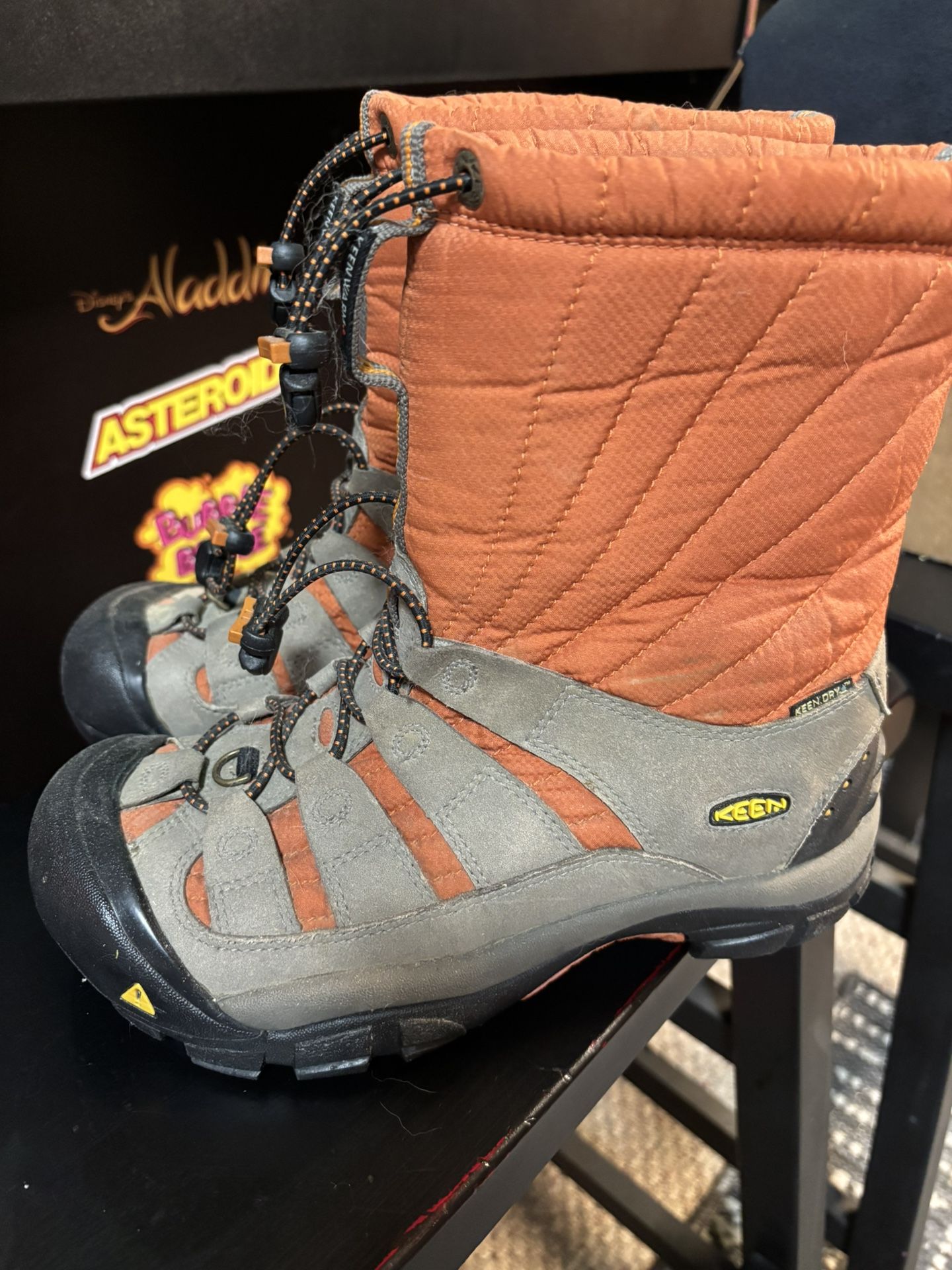 Keen Women’s Snow Boots Sz 7