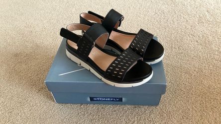 New  Leather Comfort sandals w/Velcro for women