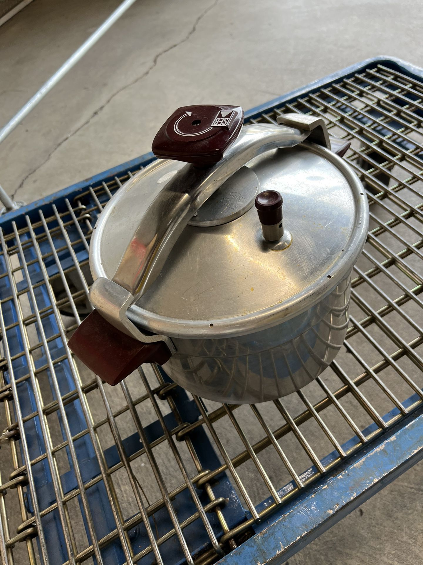 Cuisinart 8 qt. Brushed Stainless Pressure Cooker for Sale in Cottonwood,  AZ - OfferUp