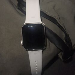 Apple Watch SE 3 / Comes With Charger 