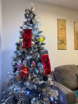 7.5 ft Flocked Pre-Lit Christmas Tree – Beautiful Decorated Tree