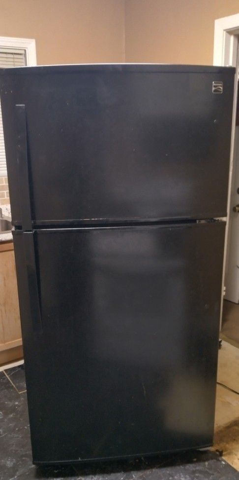 Kenmore 18.1 Cubic Ft. Refrigerator & Freezer 