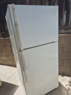 FREE G&E Fridge Still Works (Pick up ONLY)