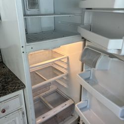 GE Refrigerator 