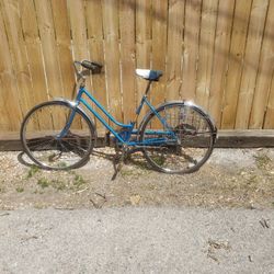 SCHWINN VINTAGE BIKE, FEMALE BIKE