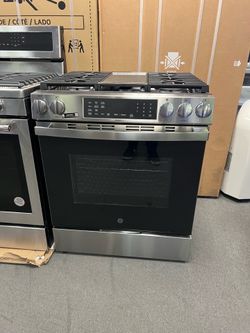 GE STAINLESS STEEL GAS RANGE