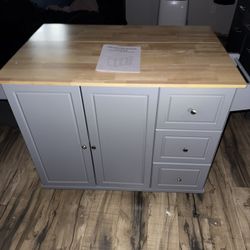 KITCHEN ISLAND WITH WHEELS 
