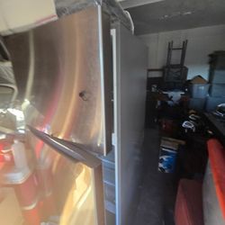 Insignia refrigerator