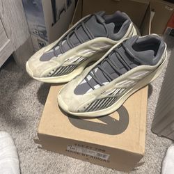 yeezy 700
