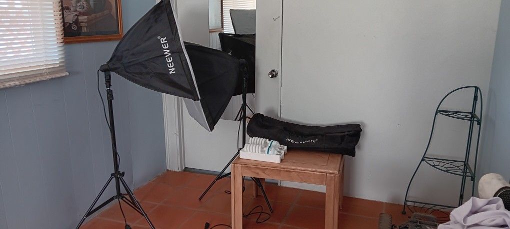 Neewer Set  Of 2  Lights Soft Boxes 
