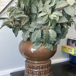 Large Vase And Plant Decor