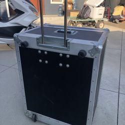 PRO ATA TRUNK CASE w/WHEELS & RETRACTABLE HANDLE