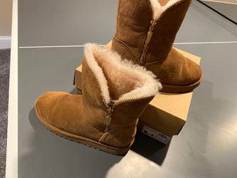 Girls UGG boots-size 4