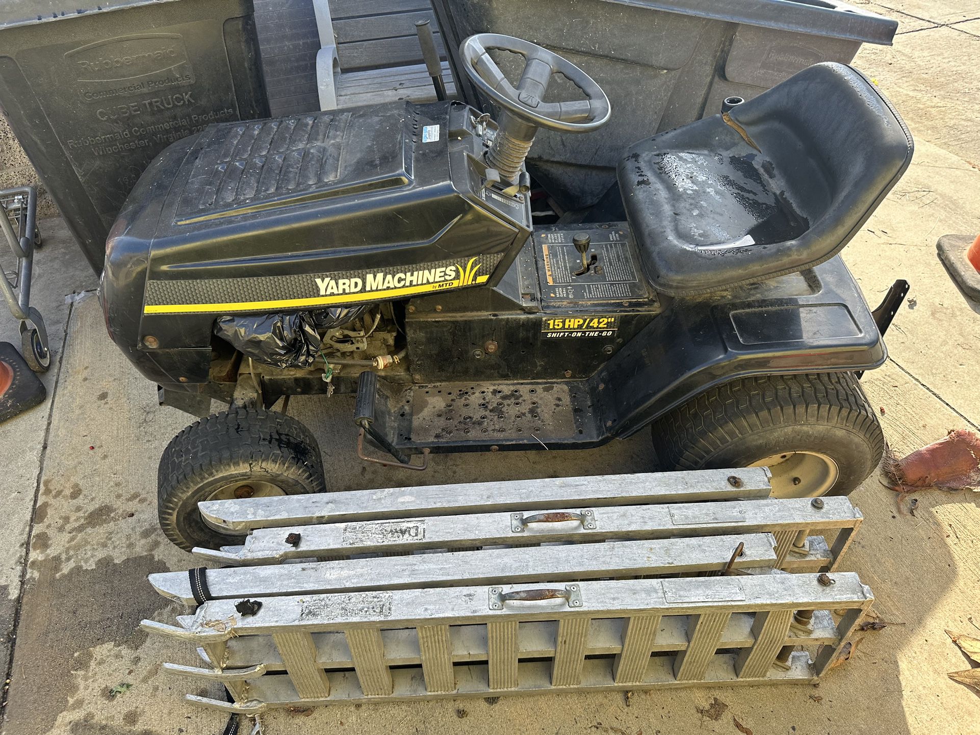 Riding Tractor Does Not Run Needs Work