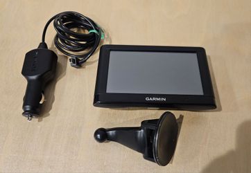 Garmin Nuvi 52LM GPS Navigation 5" Touchscreen (Lifetime Maps)