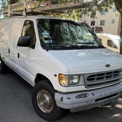 2002 Ford E-350 Van 