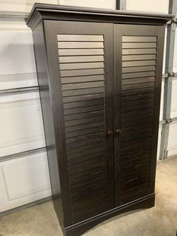 Wood cabinet