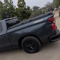 DiamondBack HD truck bed cover