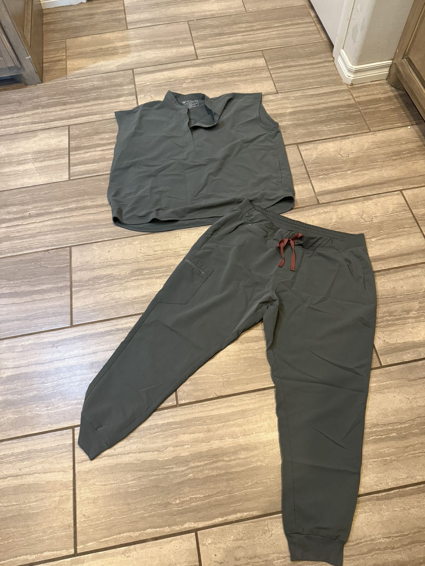 Womens sz 2XL Figs Scrub Set