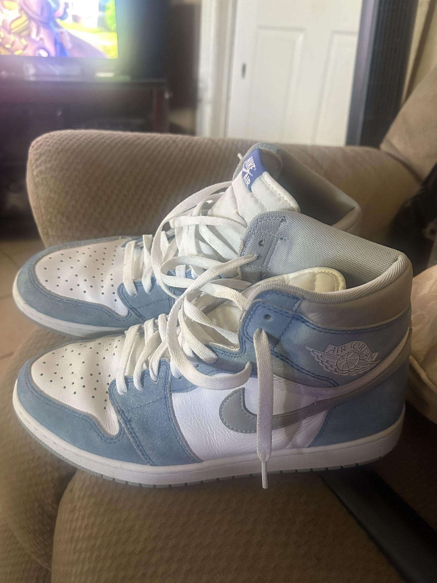Jordan 1 Hyper Royal