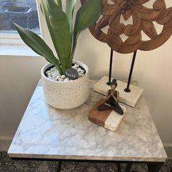 Modern Accent Side Table w/ Charging Station – Marble Top