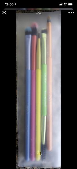 New!!! Lavish make up brushes