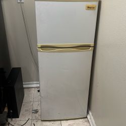 Magic Chef Refrigerator small
