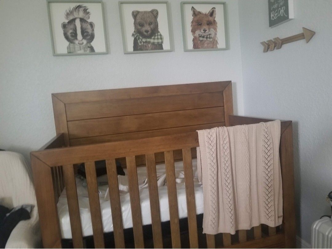 Baby Wooden Crib ( Rooms To Go)