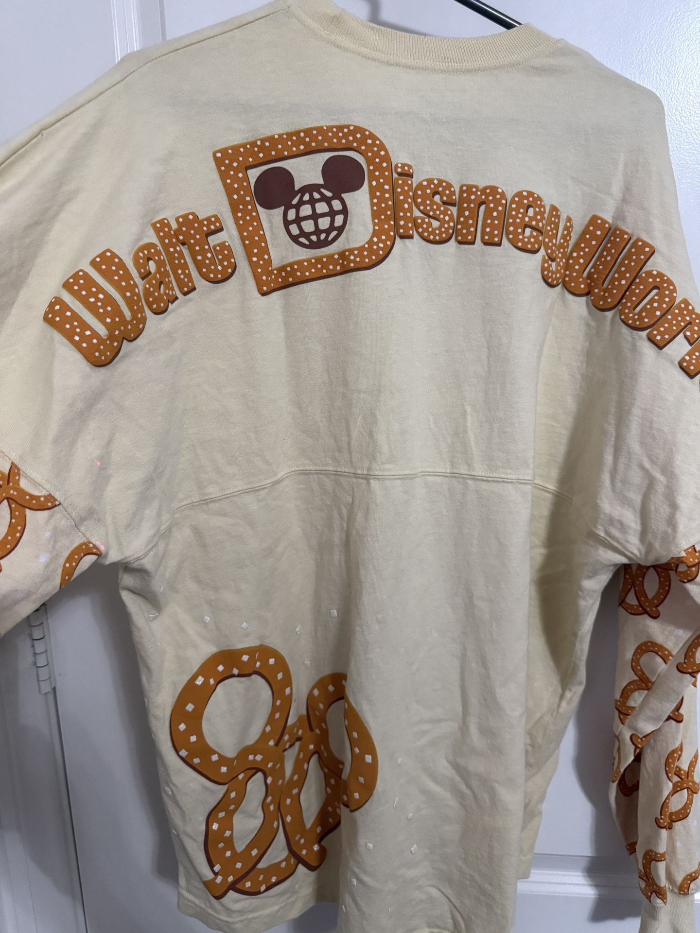 DISNEY WORLD EXCLUSIVE PRETZEL SPIRT JERSEY SIZE LARGE