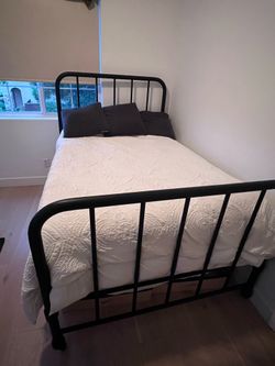 Antique Brass Metal Bed with almost NEW mattress and Box Spring