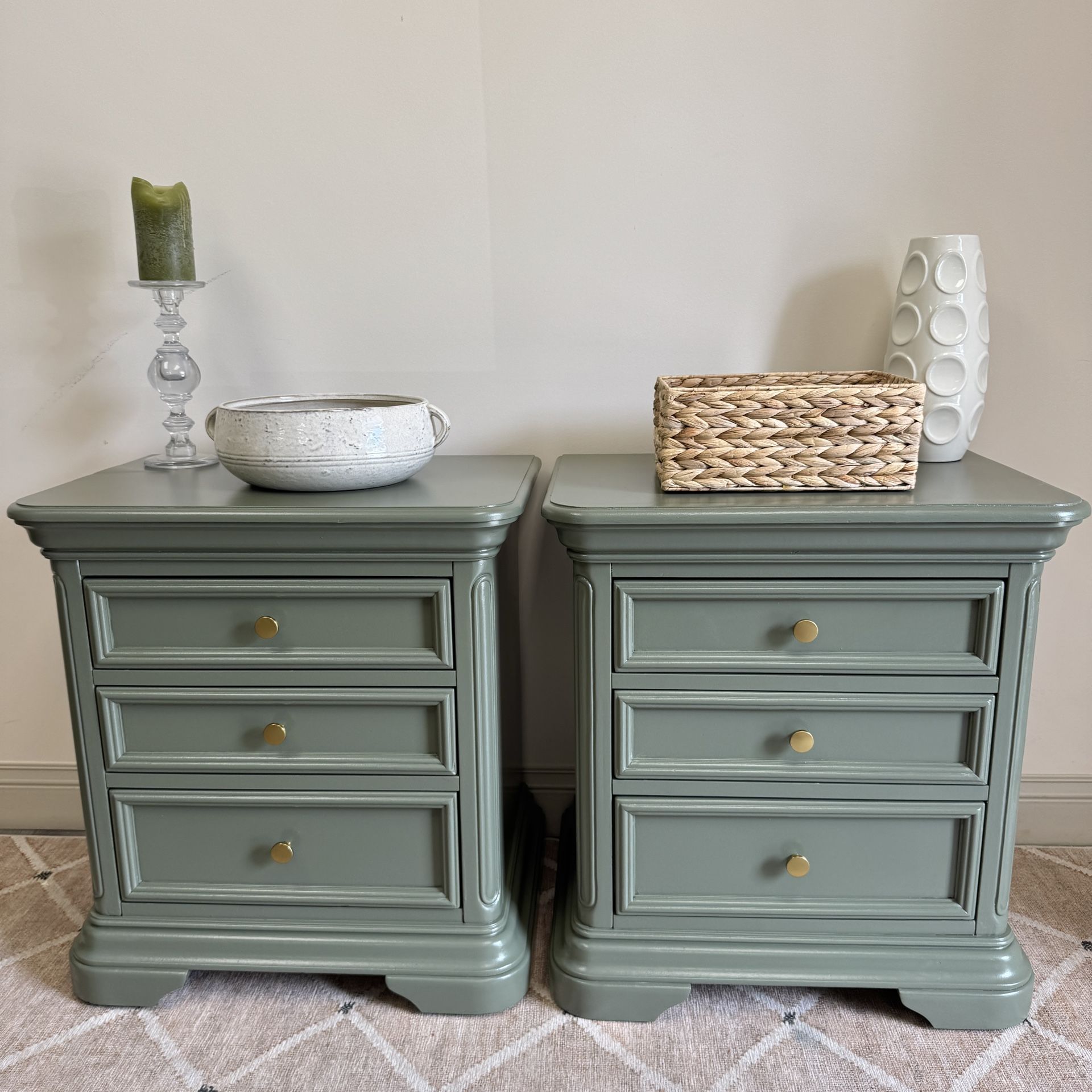 Stunning Green Pair Of Nightstands