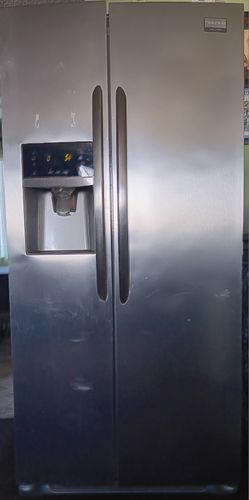 FRIGIDAIRE REFRIGERATOR