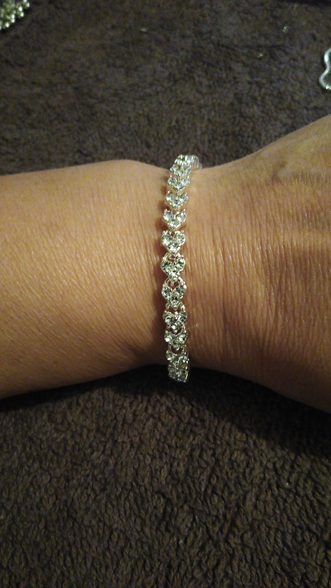 Brand new silver ladies bracelet with hearts